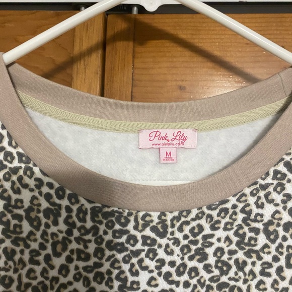 Pink Lily cropped sweatshirt - Picture 2 of 4